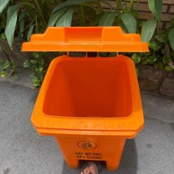 Thùng đựng rác nhựa 60lít màu cam chân đạp nắp