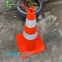 Cọc tiêu hình chóp cao su