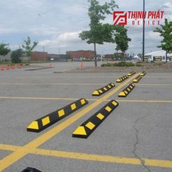 Cục chặn bánh xe 2m ngoài bãi đỗ