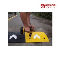 Thi công Gờ giảm tốc có mũi tên