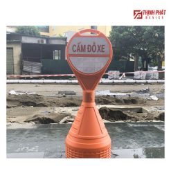 Trụ cảnh báo cấm đỗ xe thực tế