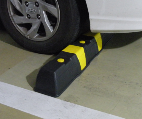 chan lui banh xe loai lon