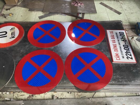 Biển báo cấm dừng cấm đỗ 2 z5407696079787 30923f2d8a2d4c168c0c423f460b8bb6