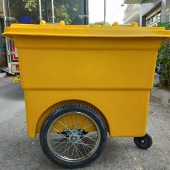 Xe thu gom rác 3 bánh hơi 2 Xe thu gom rác 3 bánh hơi màu vàng