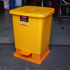 Thùng rác nhựa chân đạp nhỏ 7 lít 2 DSC06019 scaled 1