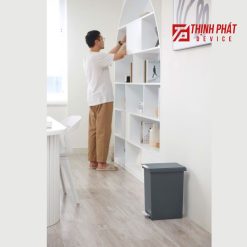 Thùng rác chân đạp 20 lít Fitis xám 3 Thung rac van phong chan dap 20 lit den