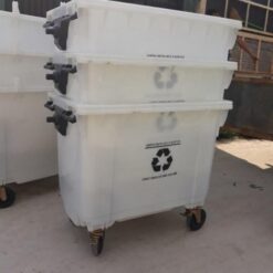 XE THU GOM RAC 660L MAU TRANG NHUA HPDE