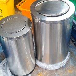 thung rac inox tron nap lat