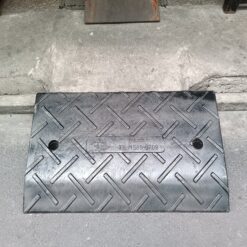 Dốc bục lên xuống, bậc lên xuống xe ô tô xe máy kích thước 75x35x13 cm