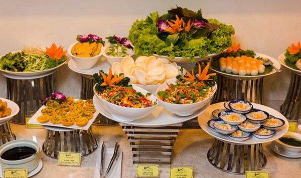 trung bay thuc an sang trong