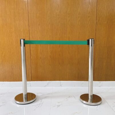 CỘT CHẮN INOX DÂY KÉO 2M DÂY XANH LÁ 4 Dau xanh la cot phan cach H2MGR 4 500x497 1