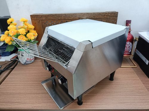 Máy nướng bánh mì băng chuyền TT-300 2 May nuong banh mi bang chuyen TT 300 . 6 500x375 1